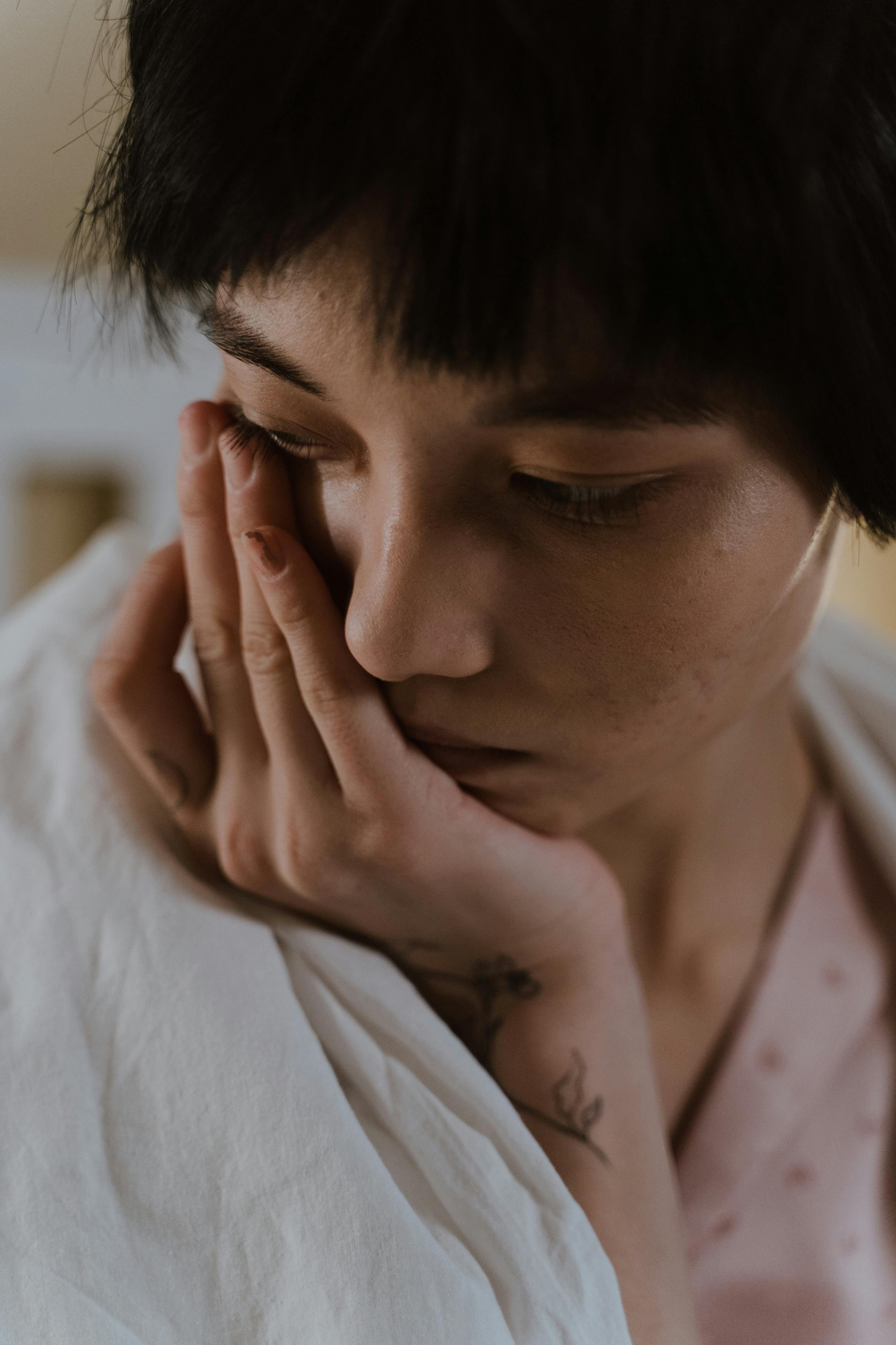 persona con ansiedad depresión estrés emocional